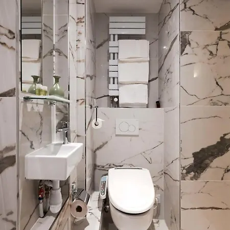 Elegant Avenue Montaigne Appartamento