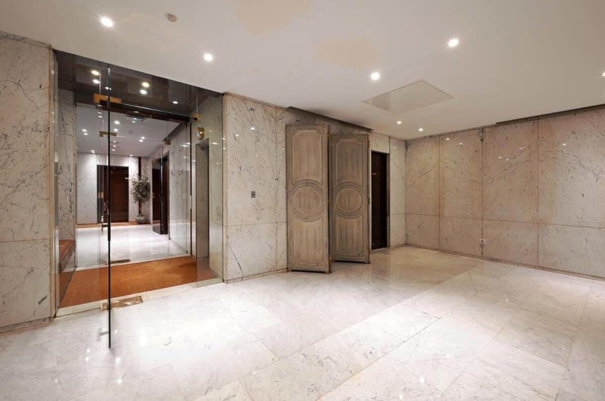 Appartamento Elegant Avenue Montaigne Parigi
