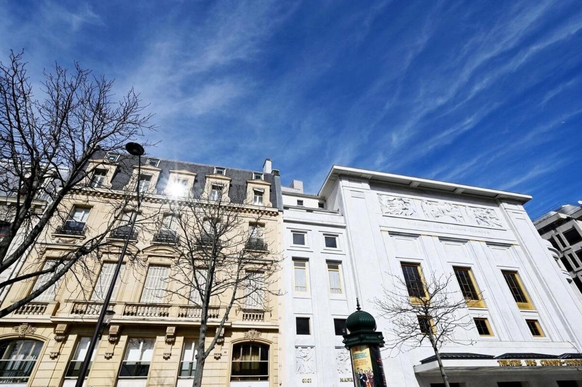 Elegant Avenue Montaigne Apartment Paris